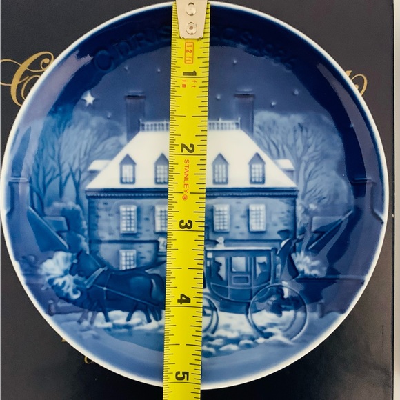 Royal Copenhagen Porcelain Christmas in America Decorative Plates, Christmas Eve - Picture 5 of 12